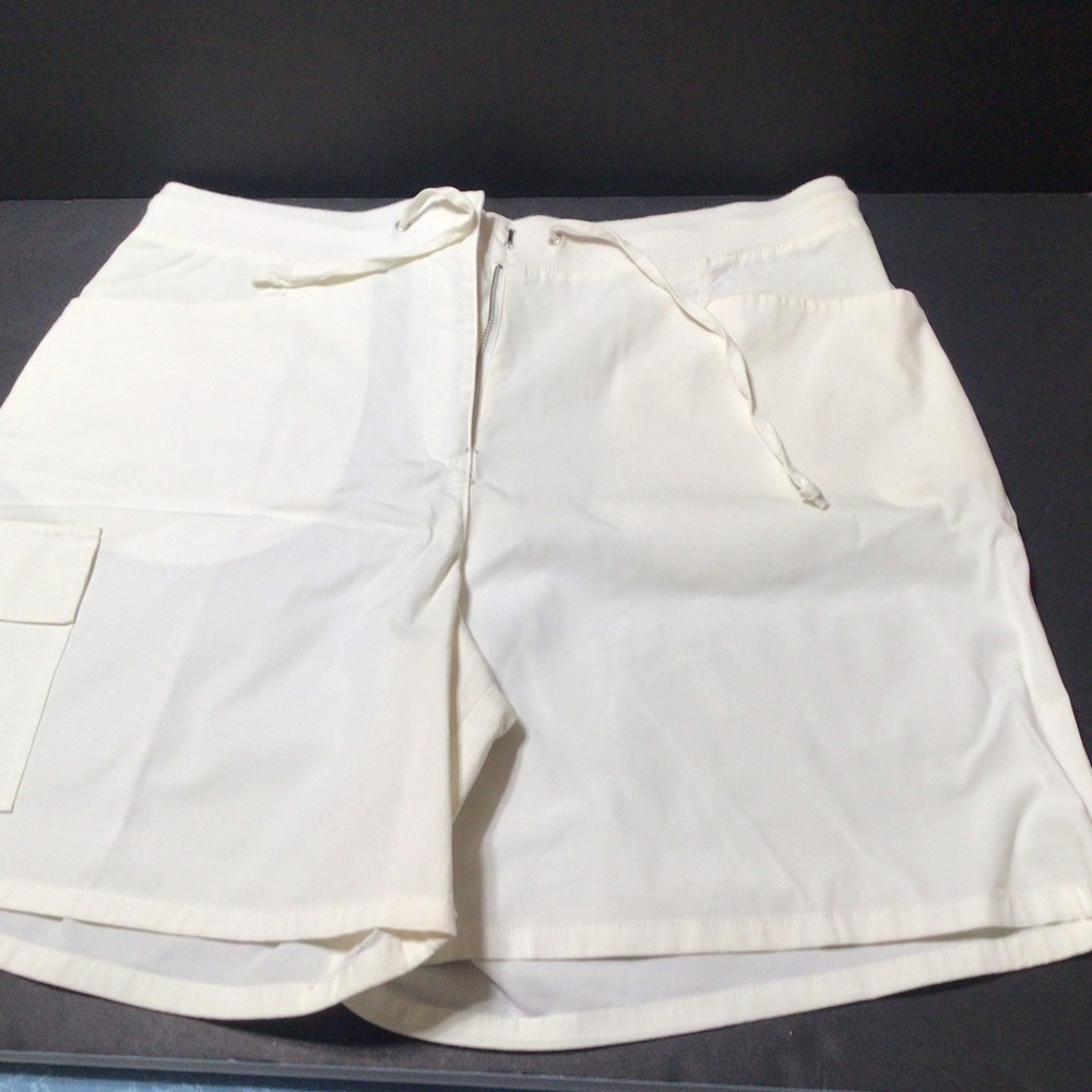 Susan Bristol Women’s Size 12 White Casual Shorts